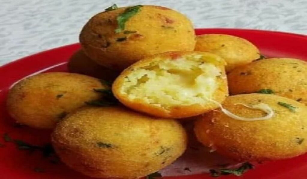 Bolinho de batata com queijo