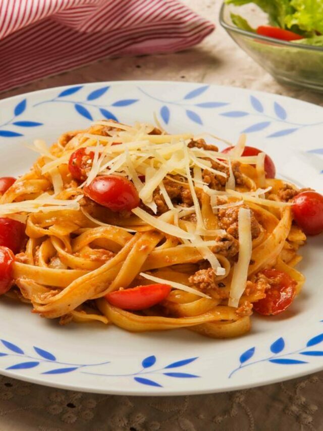 Delicioso macarrão com carne moída para seu jantar