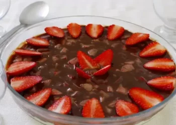 Bombom de travessa de ninho com morango