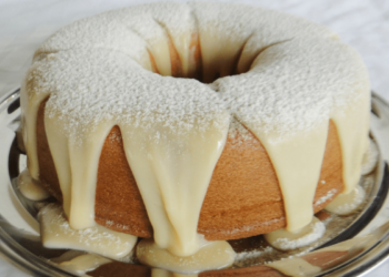 Bolo com cobertura de Leite Ninho