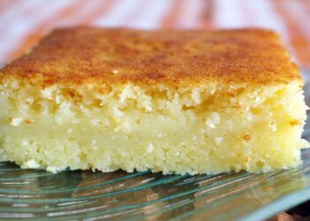 Bolo de fubá cremoso