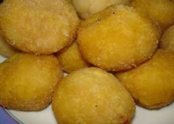 Bolinho de mandioca com carne seca