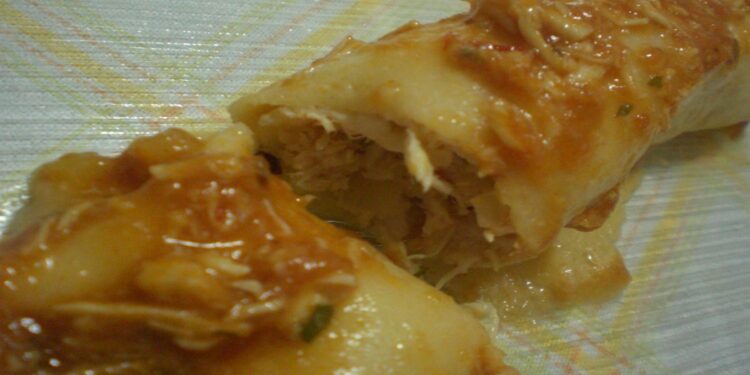 Panqueca recheada de frango com catupiry