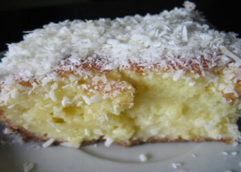 Bolo de coco gelado