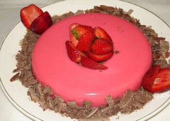 Pudim de morango com gelatina