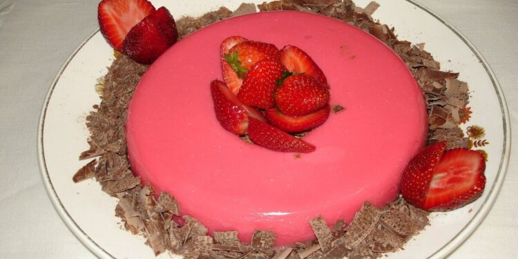 Pudim de morango com gelatina