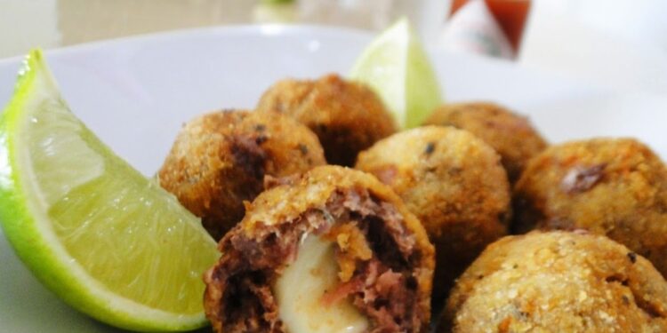 Almôndegas recheadas