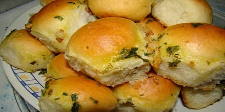 Pão de cebola com cobertura de alho