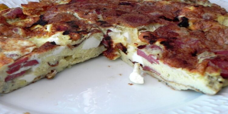 Omelete de calabresa e queijo branco