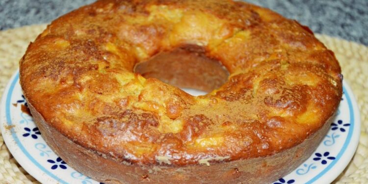 Bolo de iogurte com maçã e canela