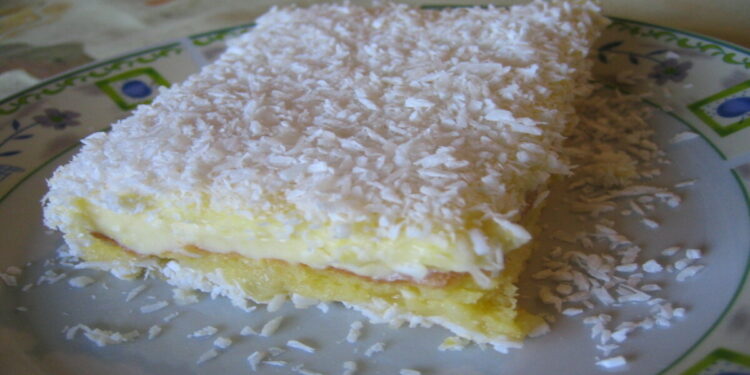 Bolo gelado de abacaxi