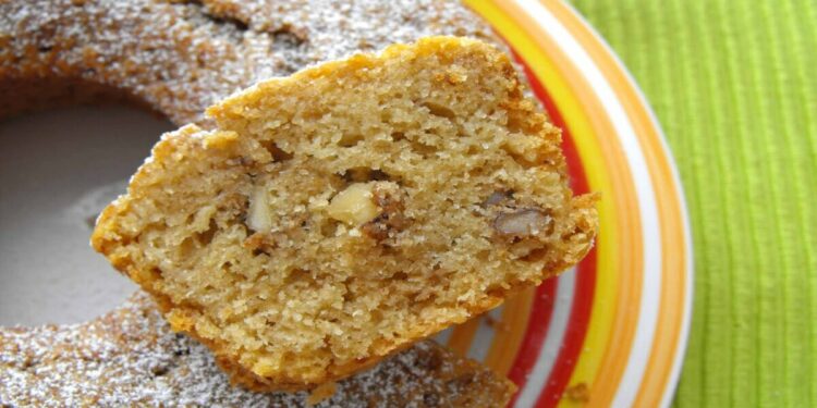 Bolo de maçã com castanhas