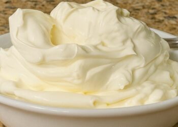 Homemade Cream Cheese Spread (Only 3 Ingredients, Made in a Blender in 10 Minutes)
